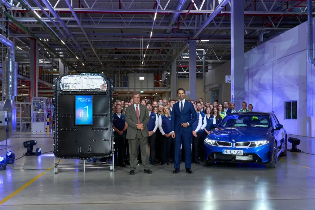 BMW abre fábrica de baterias de € 1 bilhão para o novo i3, que roda até 906 km