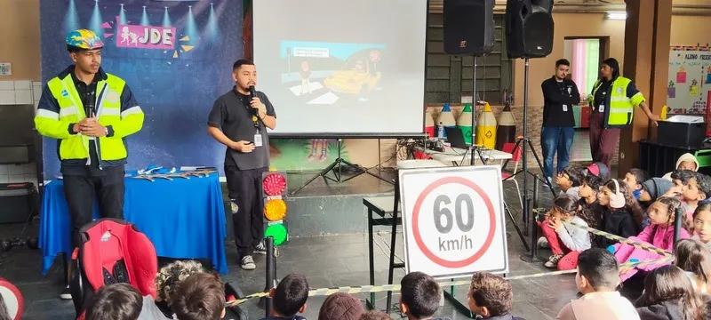 Lei da Cadeirinha faz 18 anos: veja as regras para levar crianças no carro e a multa